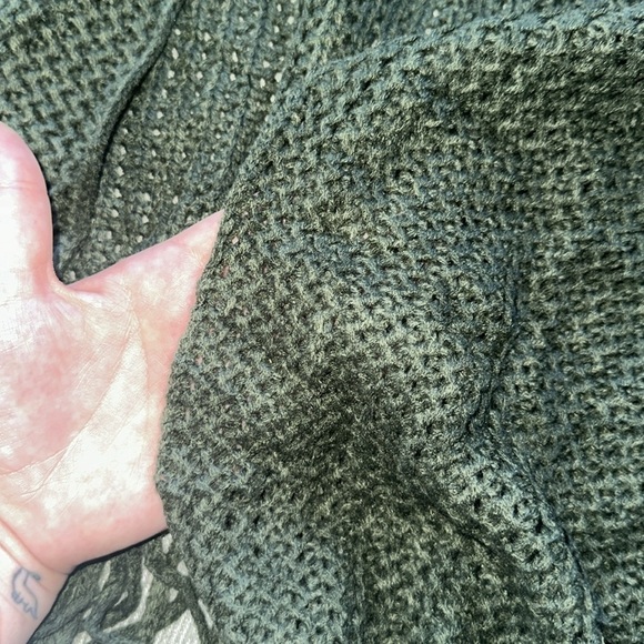 NWT  Steve Madden Fringed Knit Kimono/Cardigan - Picture 3 of 7